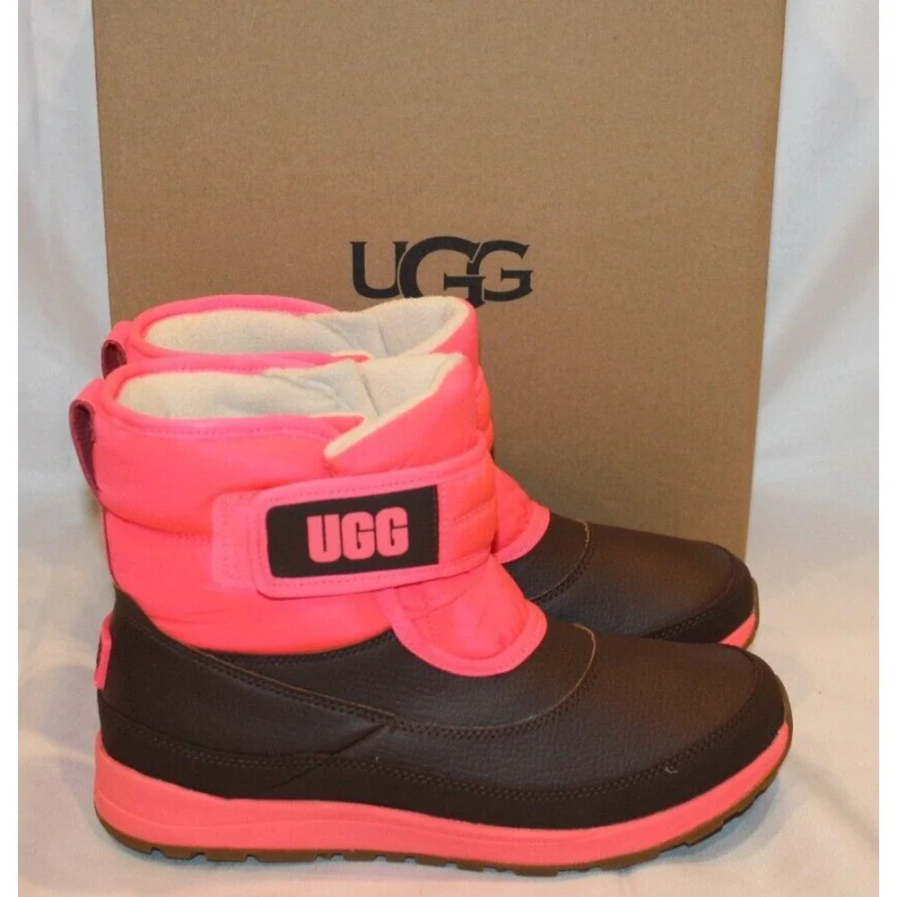 UGG YOUTH SZ 6 WATERPROOF PINK‎ WINTER BOOTS NEW IN BOX